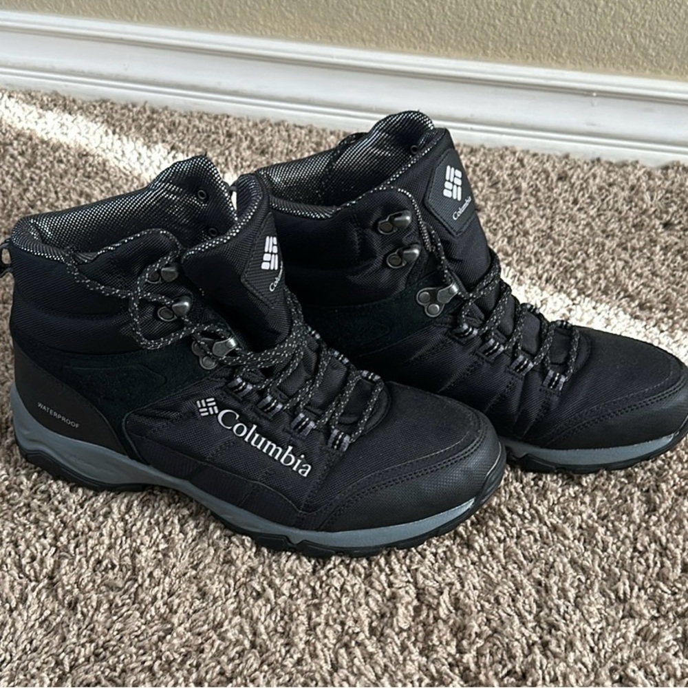 Columbia Men's Black and Gray Outdoor Boots